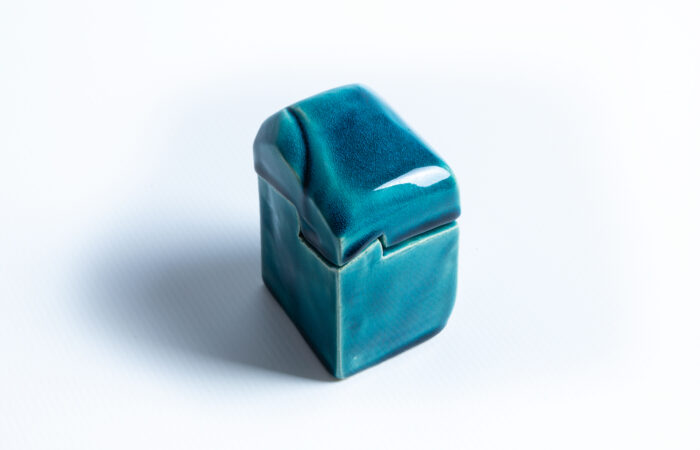 Eva Kappes -Schatulle aus Ton, gebrannt, lasiert